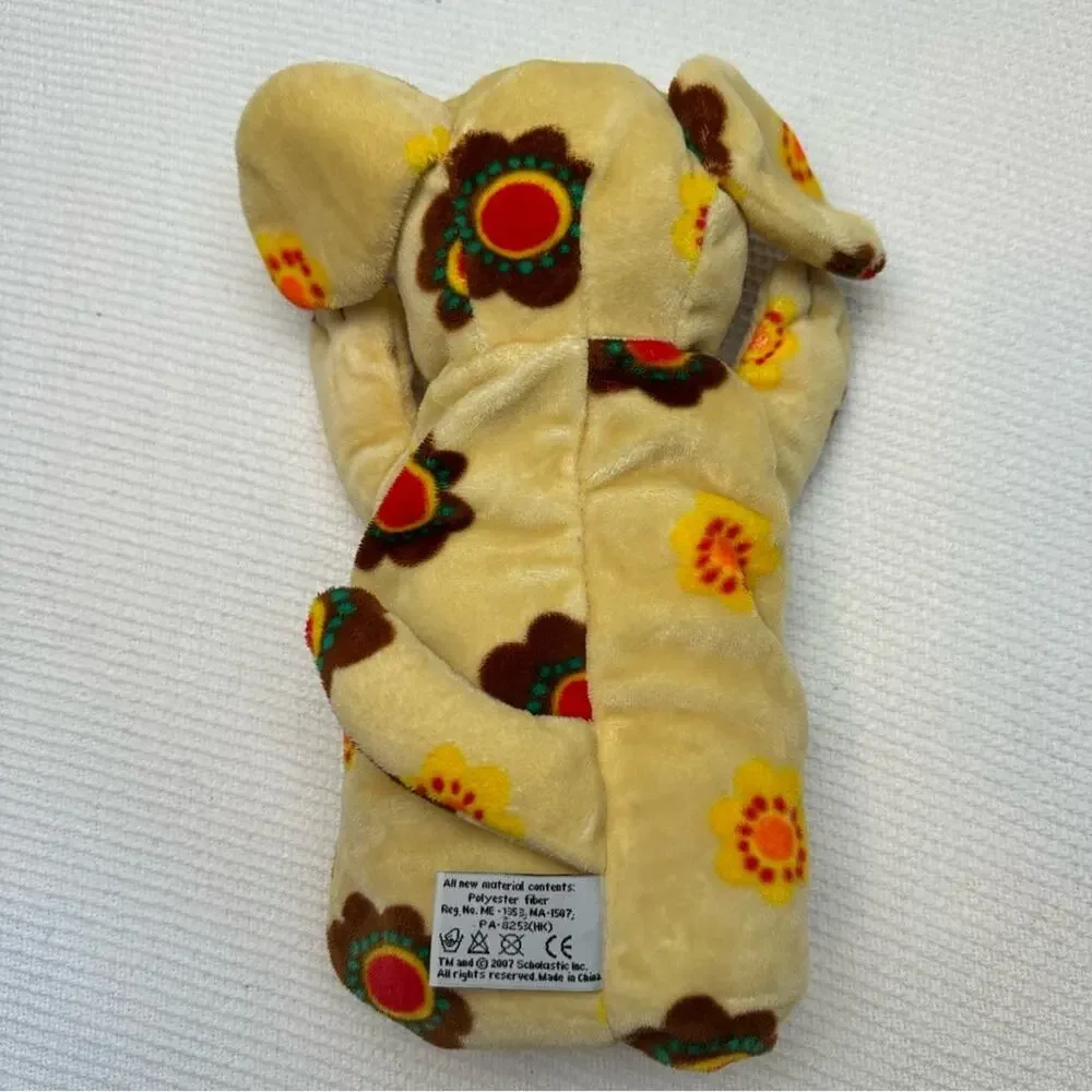 2007 Scholastic Side Kicks Counting in the Garden Yellow Dog Hand Puppet Plush
